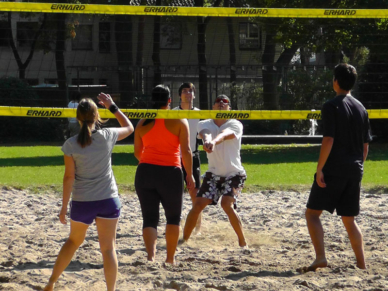 Volleyball (playing)